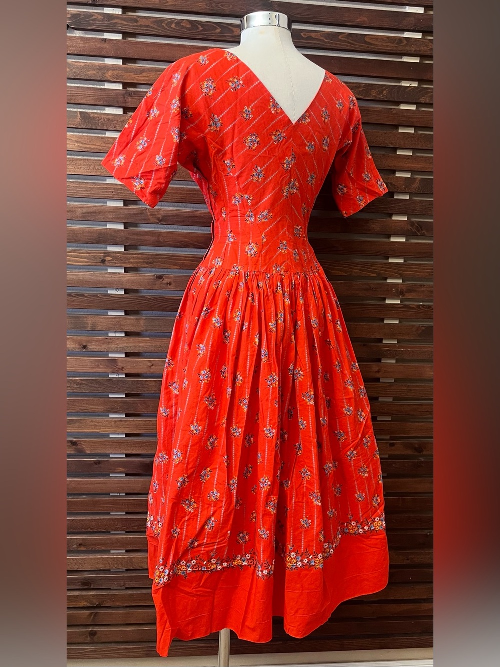 Vintage 1950s 50s Red Floral Short Sleeve Midi Rockabilly VLV V-Neck Dress - S - Picture 9 of 14